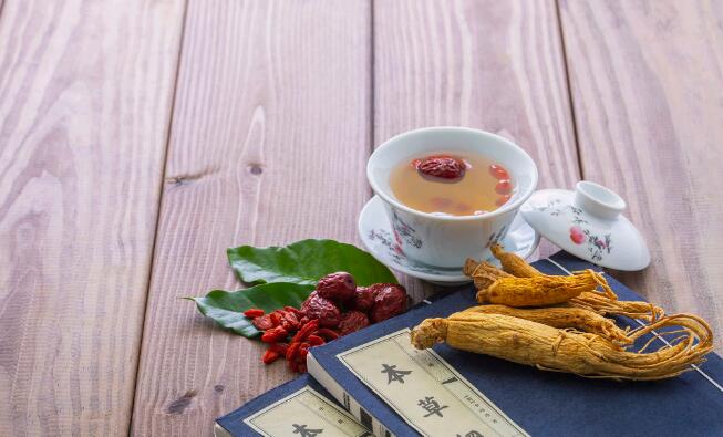 炖鲫鱼汤加热水还是凉水-鲫鱼煮汤加开水还是冷水-鲫鱼煮汤加开水还是冷水,中国炖鲫鱼汤用凉水好不好网站